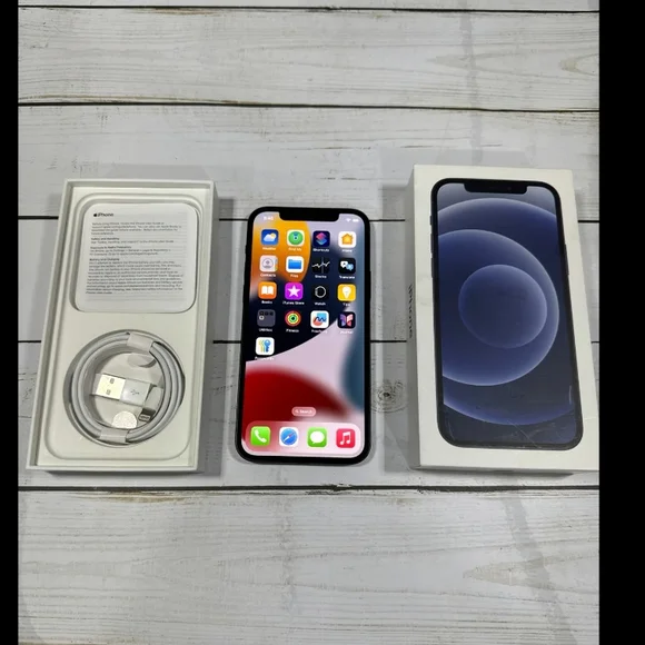 Apple iPhone 12 - Black